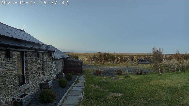 Two bedroom cottage in half acre on the Forss Riverbank. 2 bedroom. 