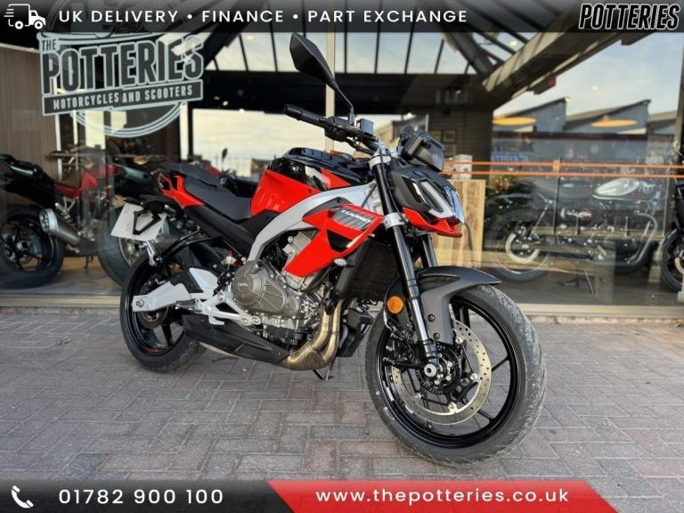 2025 Aprilia Tuono 457