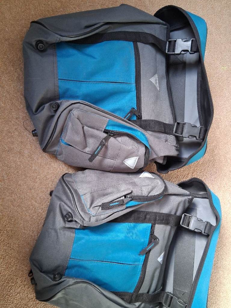 BN cycle panniers x2 grey and teal. Big main bag & many pockets.new cond