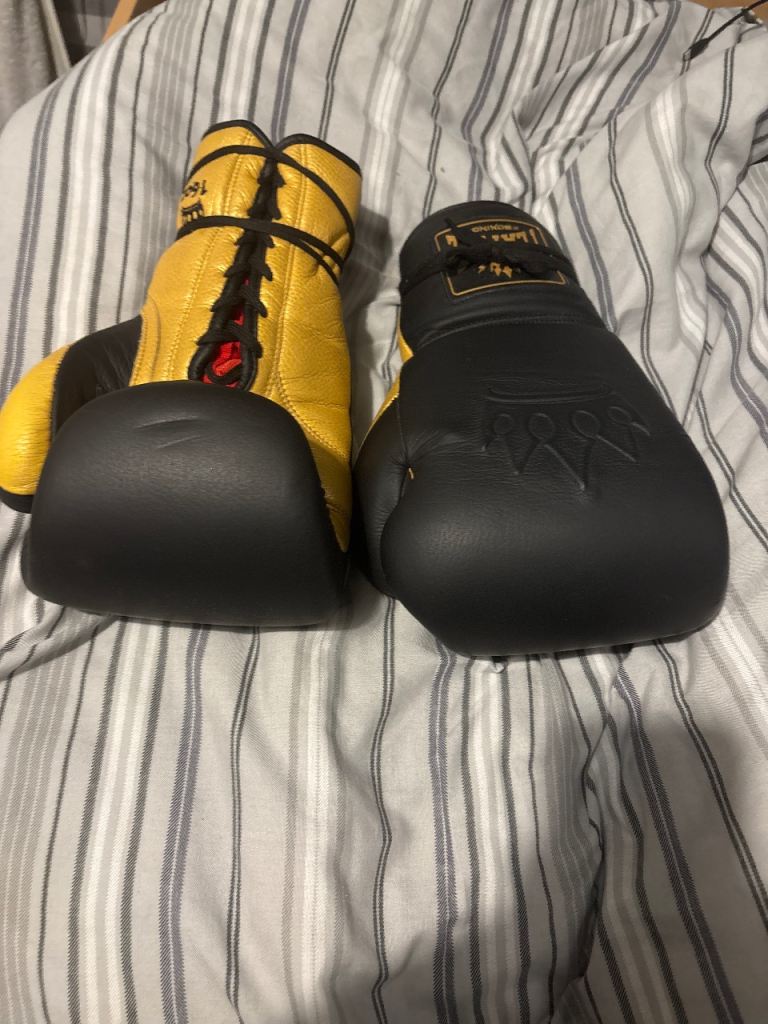 Playerz laced up boxing gloves 