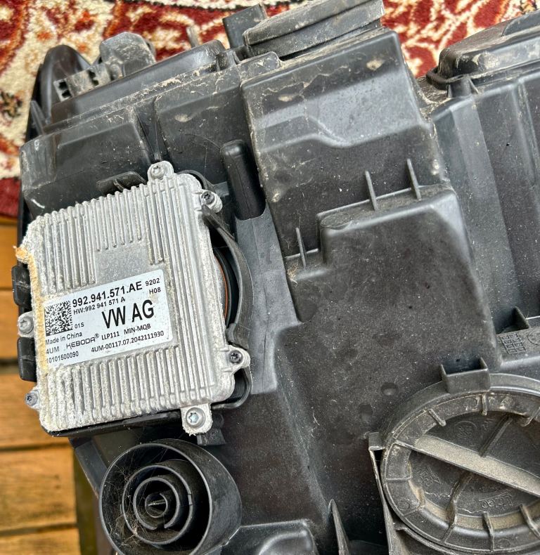 Volkswagen transporter 2021 left headlight