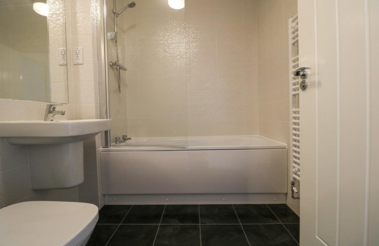 FURNISHED 4 BED SEMI-DETACHED HOUSE | BILLS INCLUDED | AVAILABLE FEB