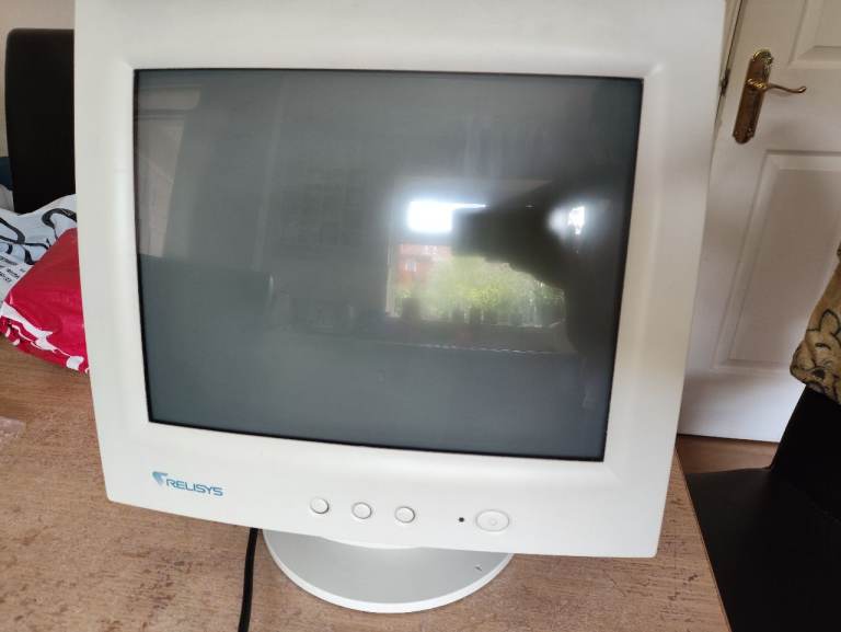 RELIUSYS CRT Computer Monitor selling as seen. 