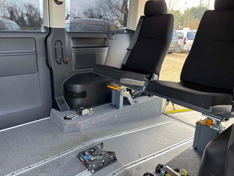VOLKSWAGEN TRANSPORTER DRIVER TRANSFER WAV WHEELCHAIR ACCESSIBLE VEHICLE 2.0