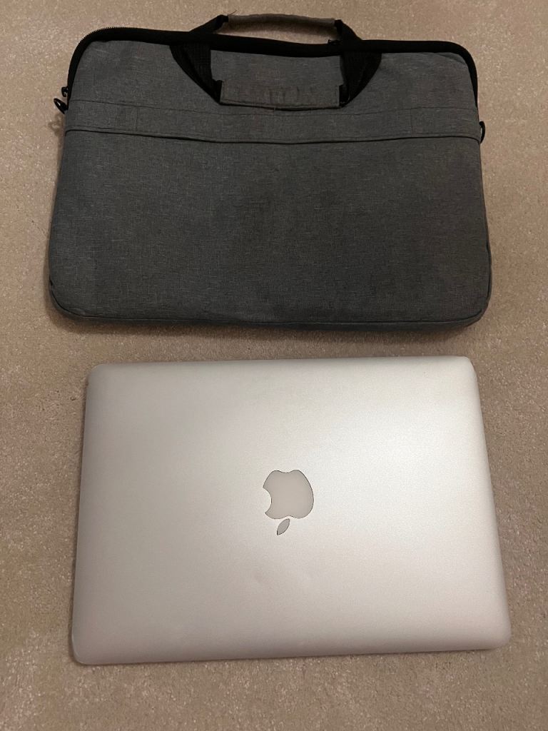 MacBook Pro 13” 2015 i5 8GB RAM 500GB SSD