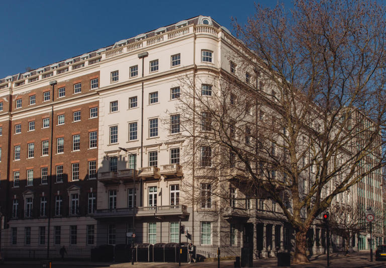 *Victoria* Private Serviced Offices: Units from 2 to 65 desks for rent SW1