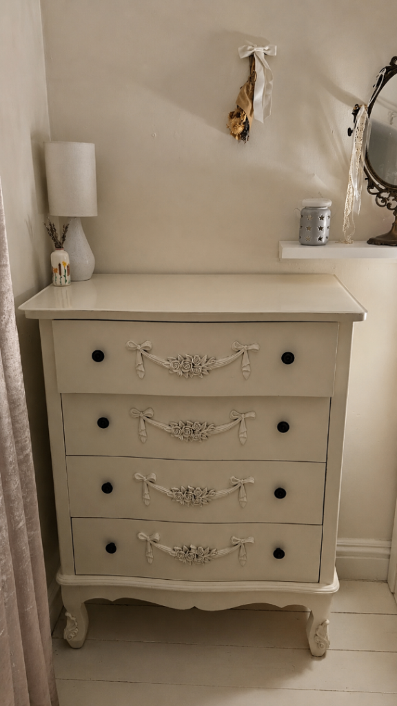 Vintage toulouse drawers