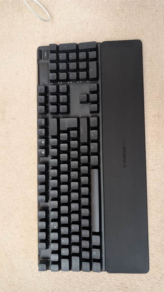 SteelSeries Gaming Keyboard with Wrist Rest – Good Condition