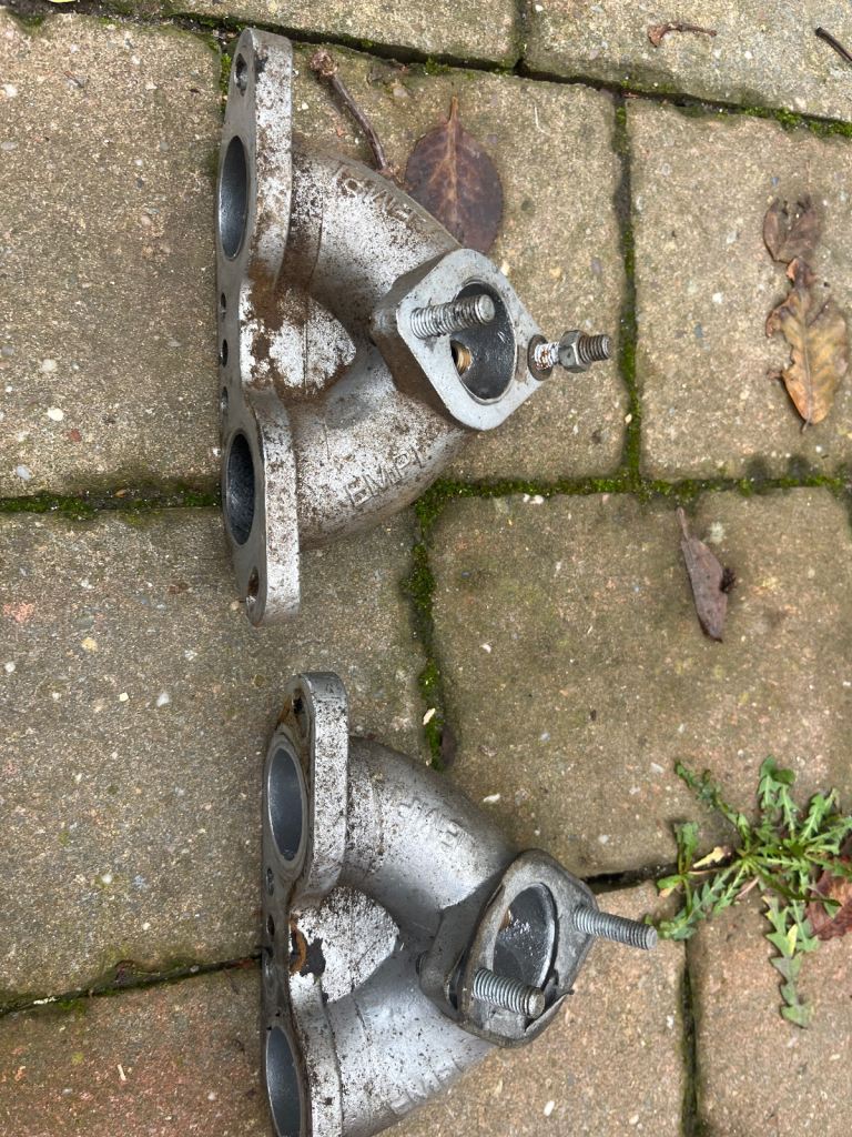 Volkswagen T2 the 4 carburetor manifolds