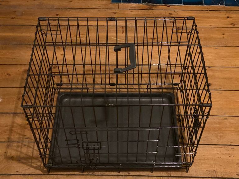 Small dog/puppy crate in great condition