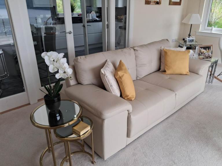 Free 2 & 3 Seater Sofa Set – Collection Only from Drumnadrochit