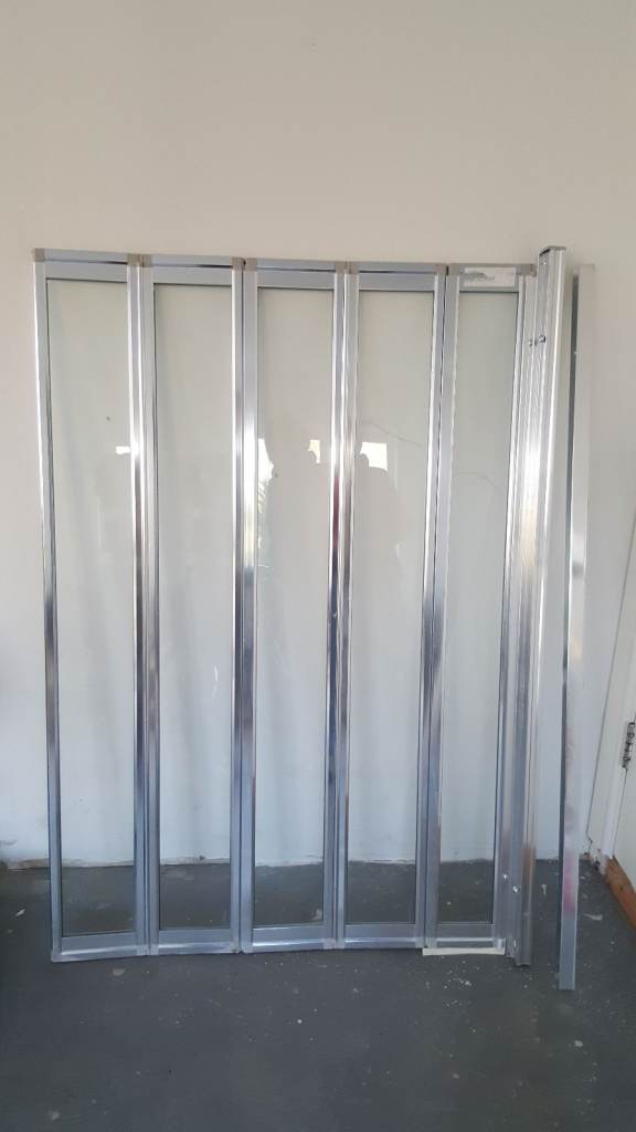 5 panel shower screen