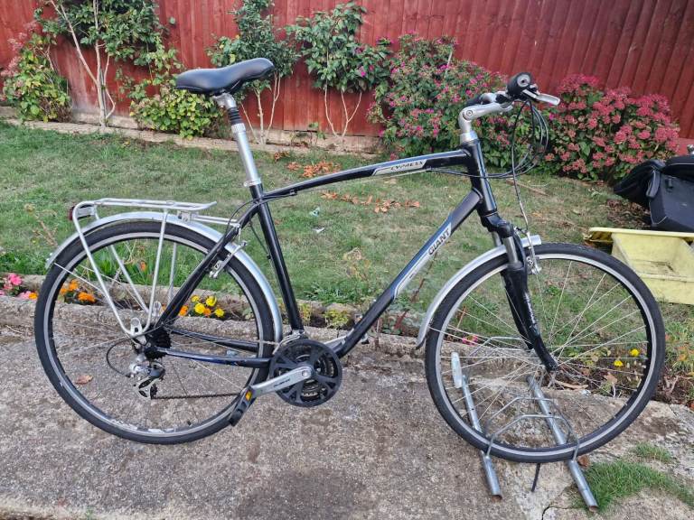 MENS GENTS ADULTS GIANT CYPRESS 700 cc WHEELS 21 INCH FRAME 21 SPEED ...