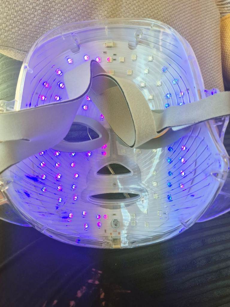LED Light Therapy Face Mask – Good Condition