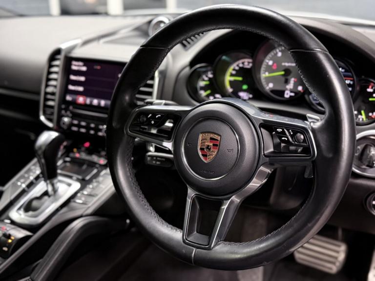 PORSCHE CAYENNE 3.0 V6 E-Hybrid S Platinum Edition 2017
