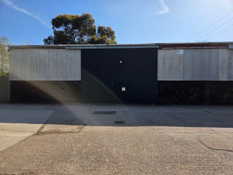 Warehouse to rent in Essex, near Maldon with yard space