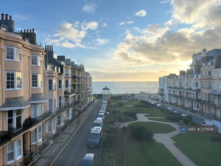 1 bedroom flat in Bedford Square, Brighton, BN1 (1 bed) (#2771541)