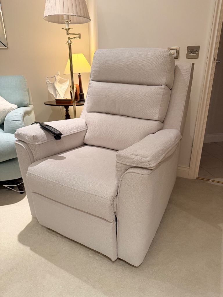 HSL Bramham Petite Rise & Recline Armchair - New 