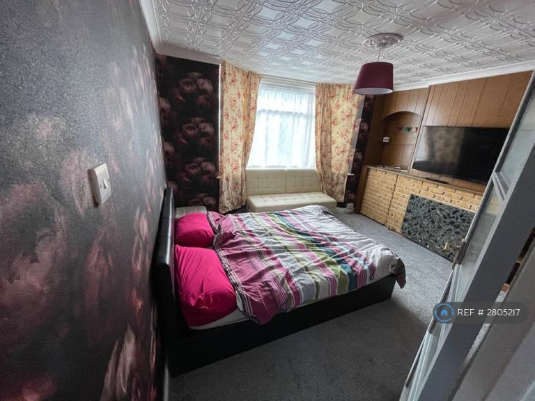 2 bedroom house in Denison Road, Feltham, TW13 (2 bed) (#2805217)