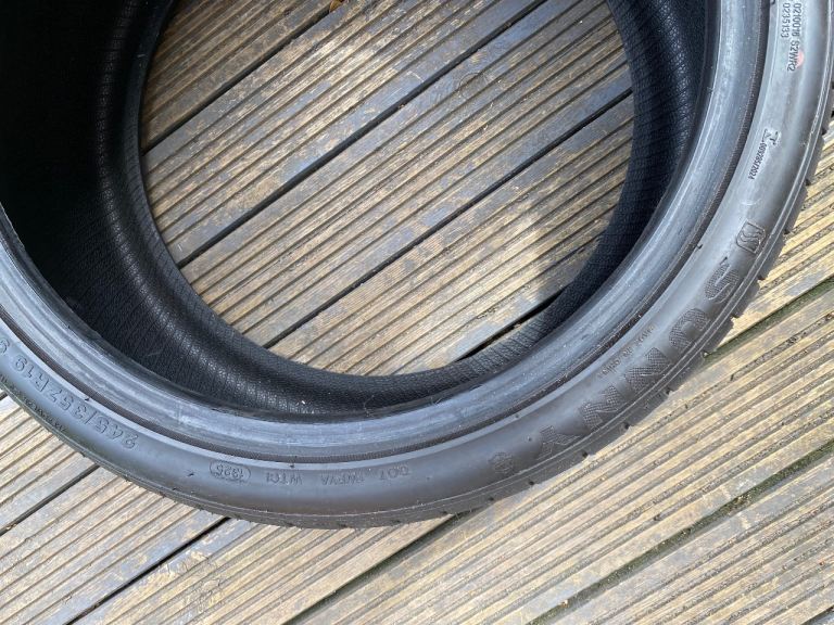 Car tyre