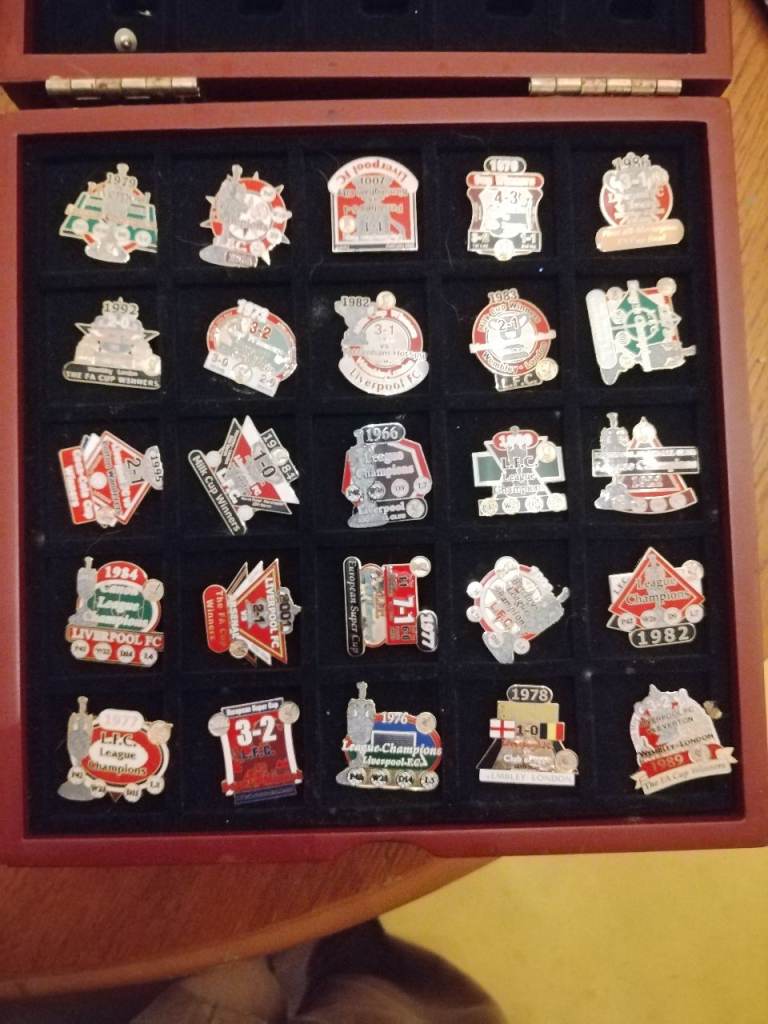 LFC victory pins (2005 CL) 