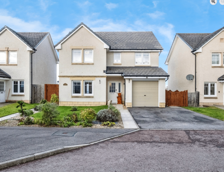 Detached house in cul-de-sac in Inverness