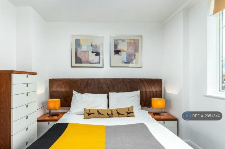 1 bedroom flat in Old Brompton Road, London, SW7 (1 bed) (#2954340)