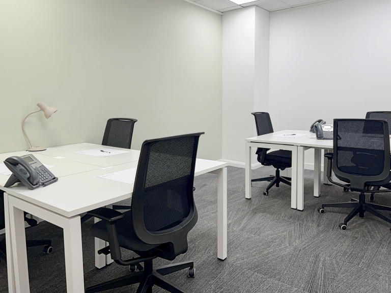 Coventry - CV12UR \ Office for 3 Workstations Available Now