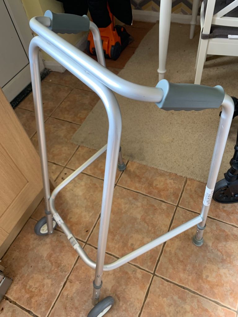 Mobility walker 