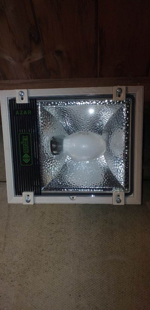 BRAND NEW...Azar 70w floodlight. Barn, shed,garage,factory.