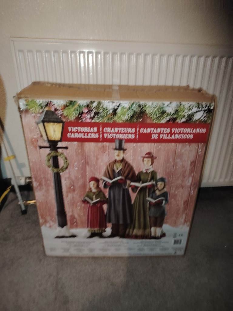 New large Victorian xmas carollers ornament 