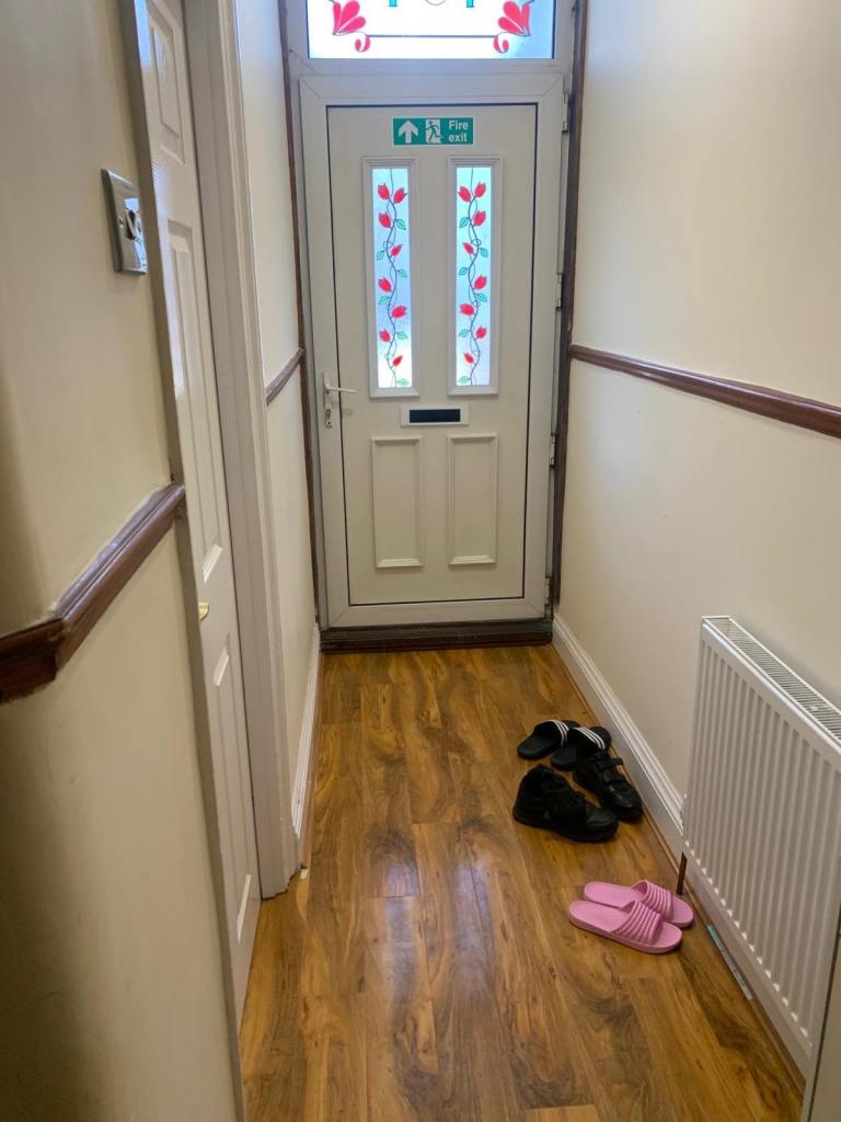 Large double room to rent