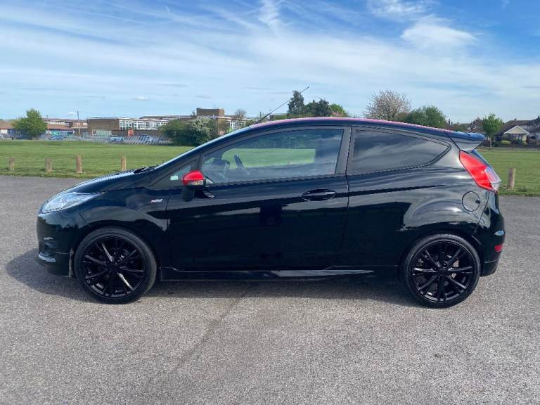 FORD FIESTA  1.0t   ECOBOOST   140 BHP  NEW BELTS  NEW MOT NEW SERVICE  WARRANTY GIVEN