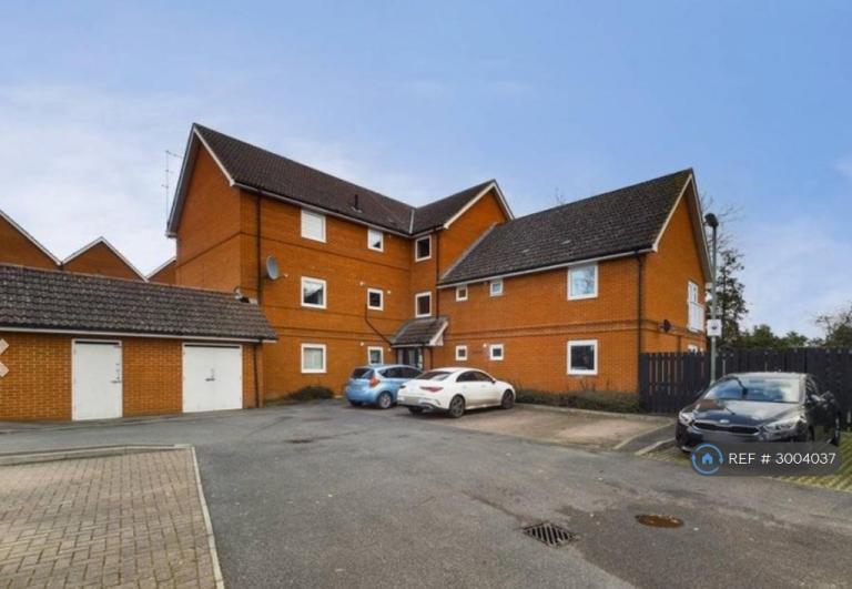 2 bedroom flat in Hammonds House, Staines-Upon-Thames, TW19 (2 bed) (#3004037)