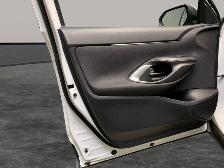 2024 Toyota Yaris Cross 1.5 VVT-h Icon SUV 5dr Petrol Hybrid E-CVT Euro 6 (s/s) (116 ps) - LANE T...