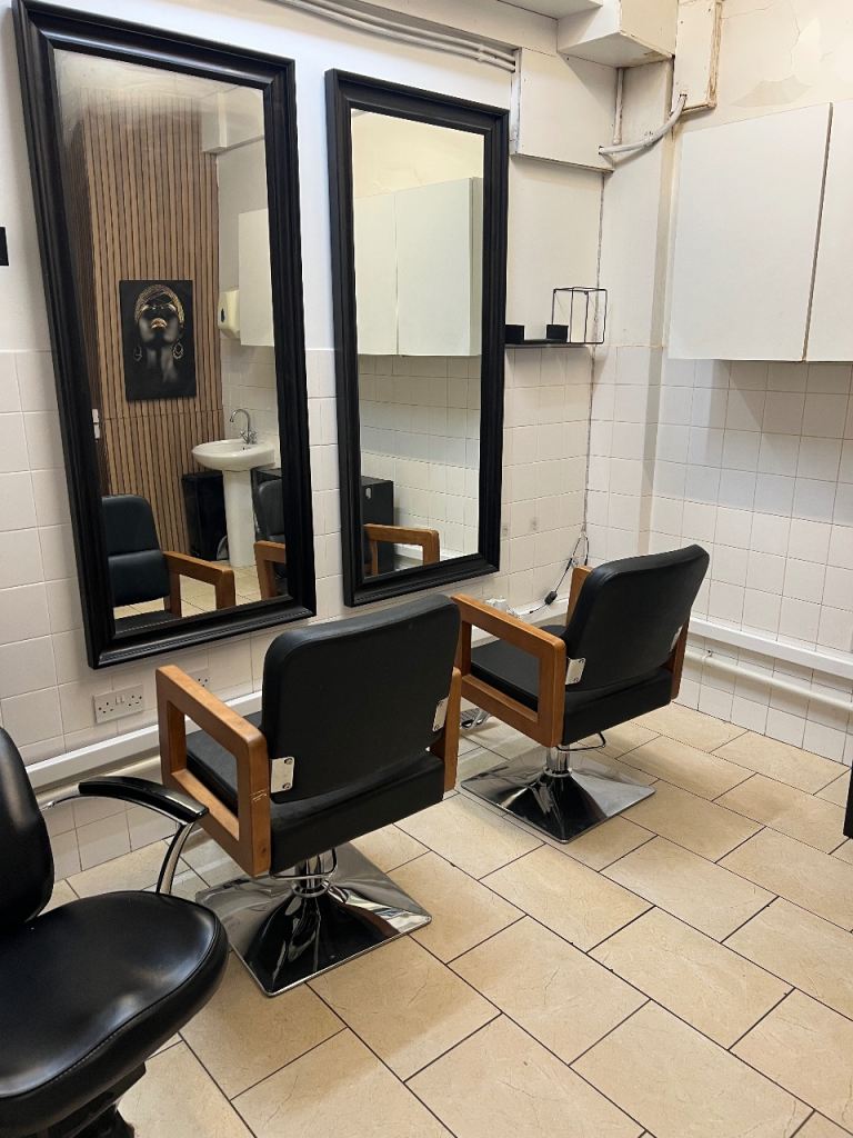Room to Rent in Busy Barber Shop – All Bills Included