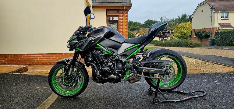 Kawasaki, Z900 performance, 1500 miles like  new