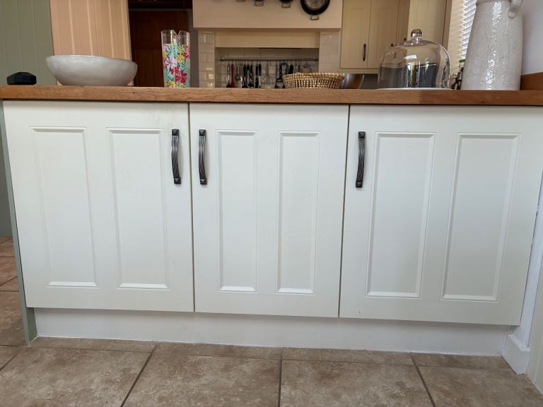 Cream kitchen units