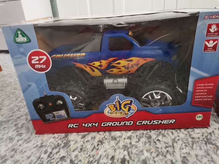 Remote control 4x4 ground crusher car 