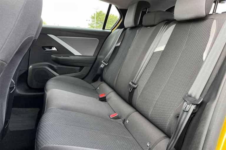 2022 Vauxhall Astra 1.2 Turbo Design Hatchback 5dr Petrol Manual Euro 6 (s/s) (130 ps) Hatchback ...