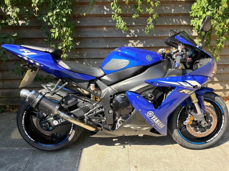 2003 / 03 Yamaha R1 £4000 Blue 13971 miles. 
