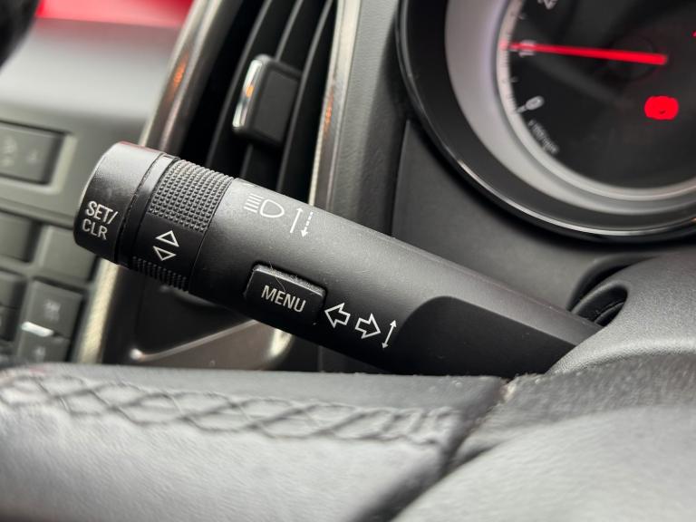 2011 Vauxhall Astra 1.6i 16V SE 5dr HATCHBACK Petrol Manual