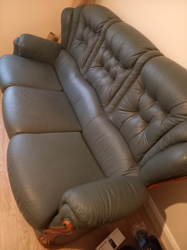 Settee x2 green leather arm chairs