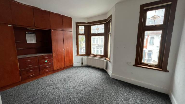 Larger double room to rent in East Ham E6 