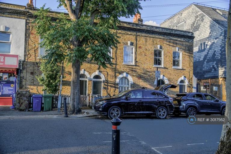 1 bedroom flat in Lynton Road, London, SE1 (1 bed) (#3017562)