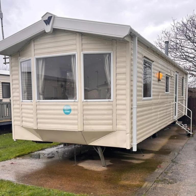 SITED STATIC CARAVAN FOR SALE BY THE COAST