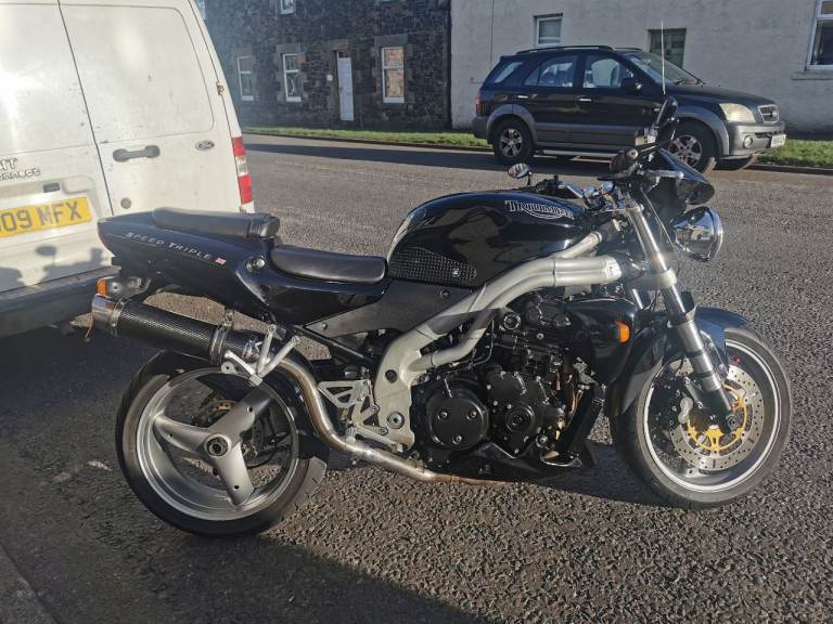 TRIUMPH speed triple 955i.  Fantastic bike. 