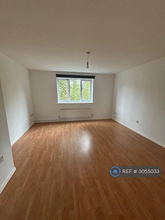 2 bedroom flat in Bream Close, London, N17 (2 bed) (#3055033)