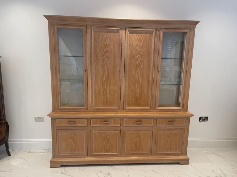 WADE Corinthian Oak Sideboard and display unit.