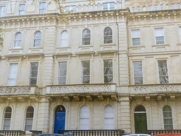 Large 2 Bed Flat - Victoria Square, Clifton *Private Landlord/No Agent!*